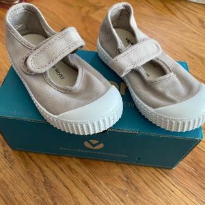 Victoria toddler shoes sz 22
